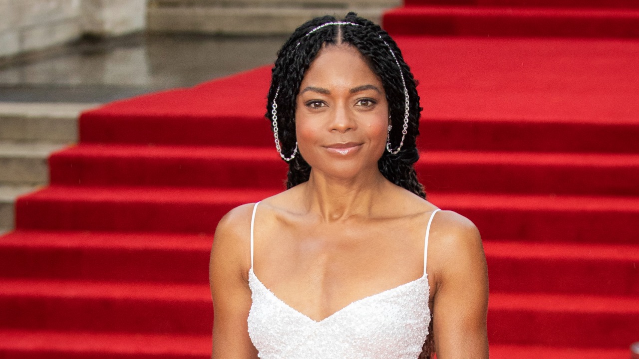 naomie-harris-on-working-with-mahershala-ali-in-‘swan-song,’-the-future-of-bond-and-producing-her-first-project-about-black-history