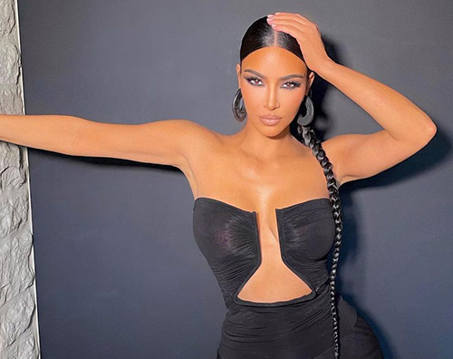 Kim Kardashian hot sui social