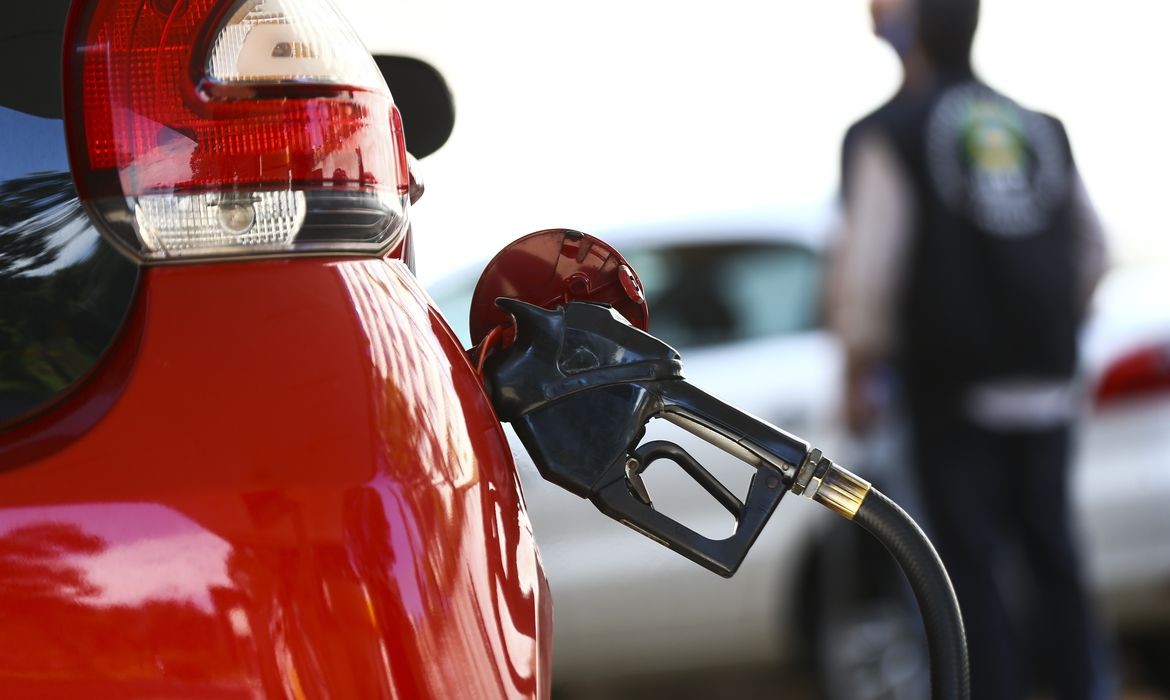 gasolina-deve-impulsionar-ipca-de-fevereiro,-mas-e-cedo-para-medir-impacto-no-ano,-diz-fgv-ibre