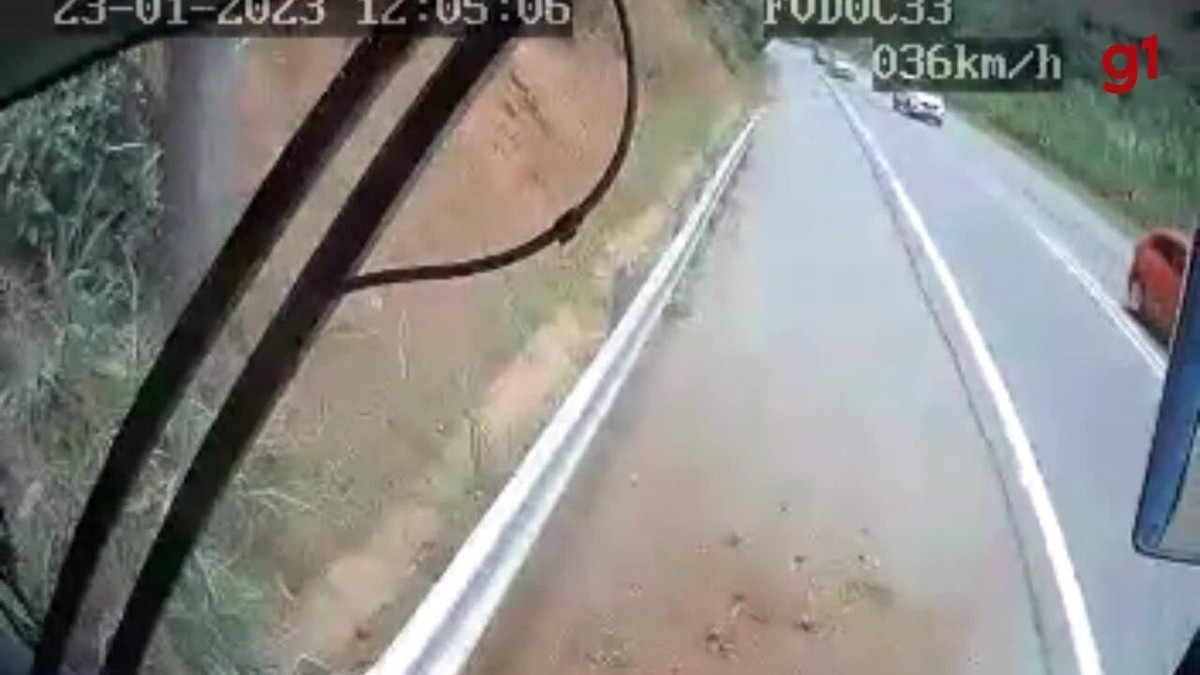 video-flagra-acidente-entre-carro-e-onibus-que-matou-crianca-em-caraguatatuba