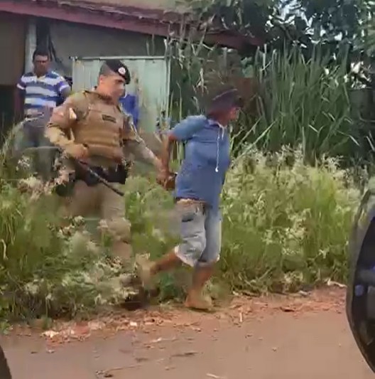 mulher-e-presa-em-araguaina-suspeita-de-sacrificar-caes-para-se-alimentar