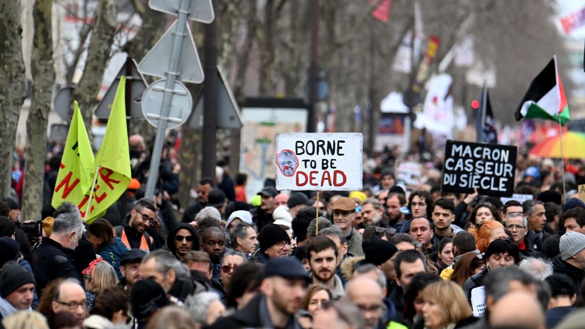 greve-contre-la-reforme-des-retraites-:-37-000-manifestants-a-paris-selon-la-police,-la-cgt-en-revendique-450-000