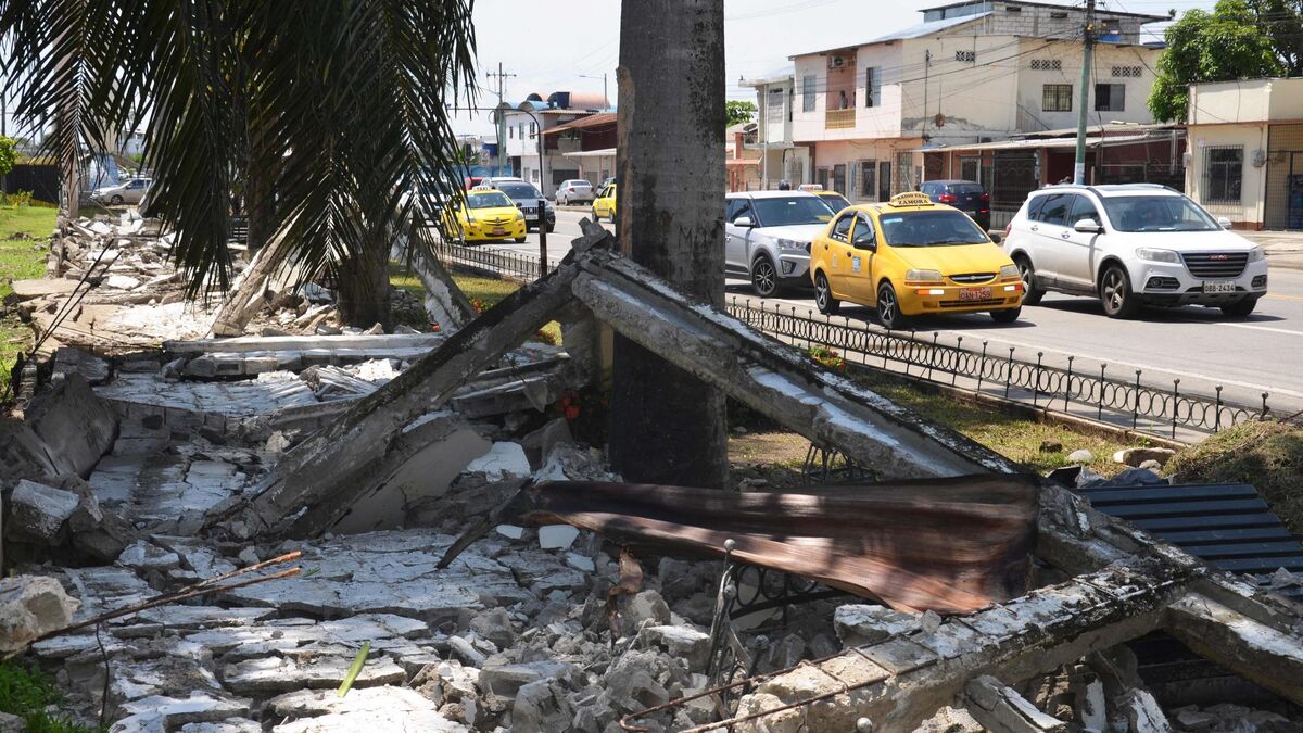 equateur :-au-moins-12-morts-apres-un-seisme-de-magnitude-6,8